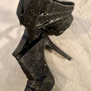Very sexy Charlotte Russe high heels glittery never worn size 8